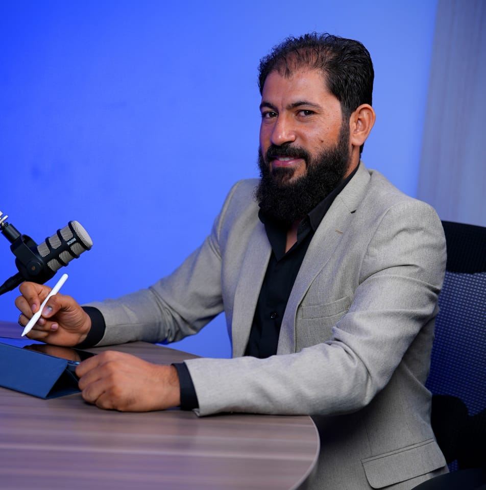 الاستاذ أحمد بدوى